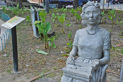 Poetisa Clarice Lispector - Praça Maciel Pinheiro na Boa Vista CREDTIO Paulo Lopes