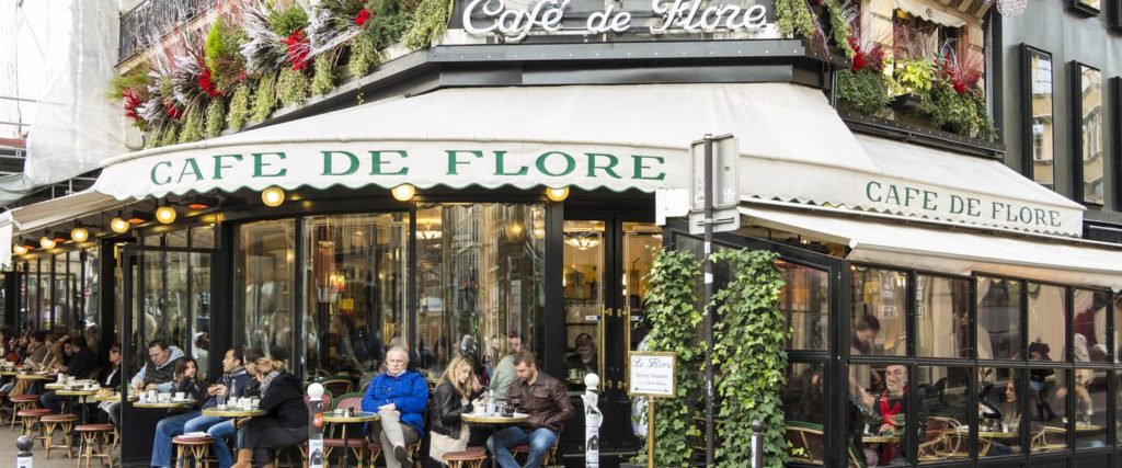 cafes-de-paris-reabrem-mantendo-distanciamento-social