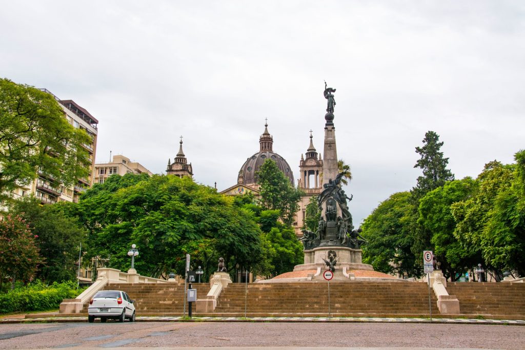praca-da-matriz-comeca-a-ser-recuperada-em-porto-alegre