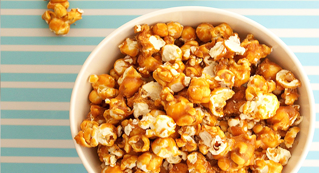 Receita: Pipoca com Caramelo de Microondas