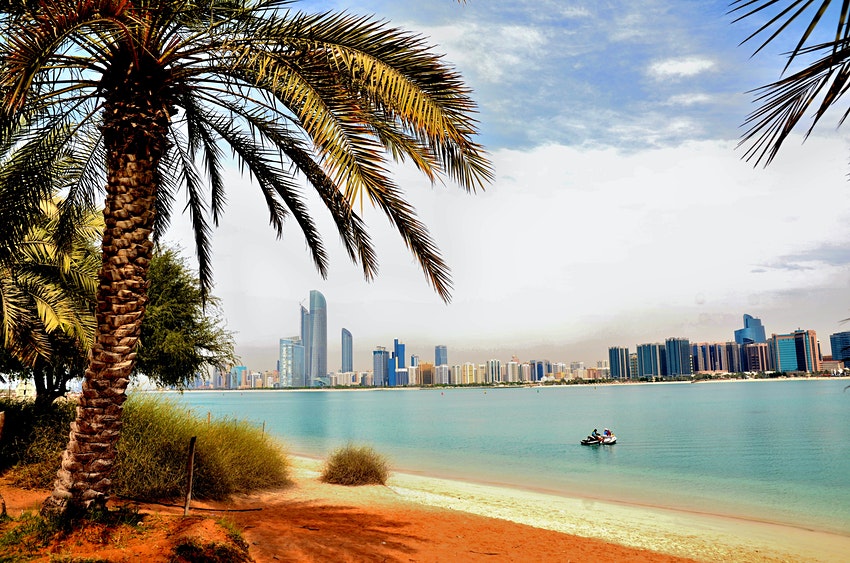 Viva e trabalhe em Abu Dhabi com uma nova licença para freelancers internacionais