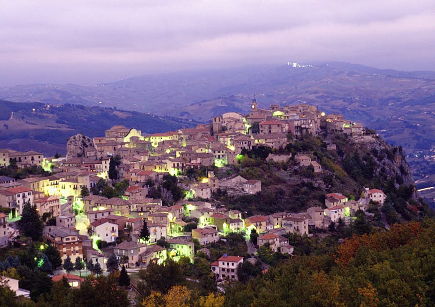Vila medieval italiana vende casas a 1 euro