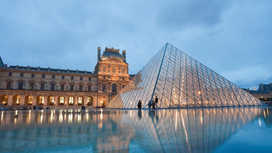 França adia reabertura de cinemas e museus para janeiro