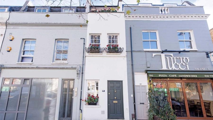 Casa mais estreita de Londres está à venda por 1 milhão de libras