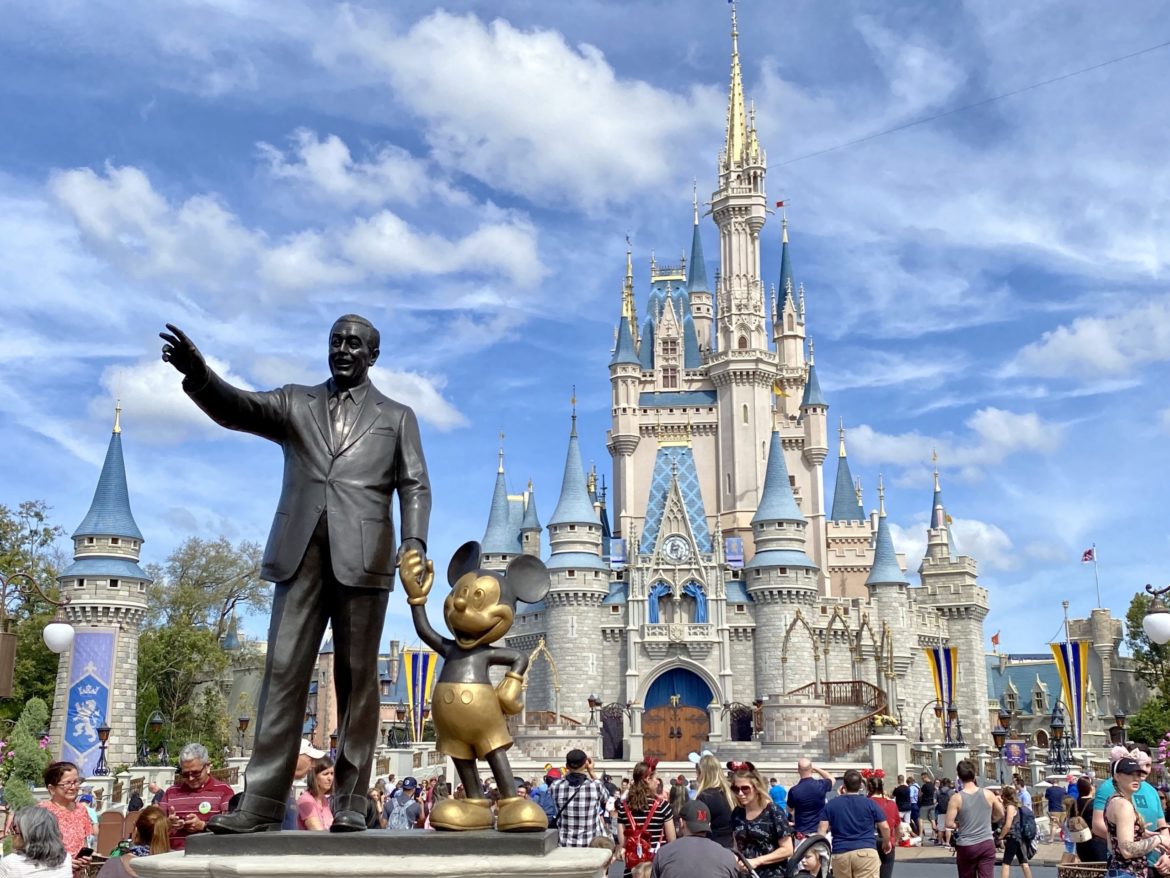 Disney World flexibiliza uso obrigatório de máscara nos parques