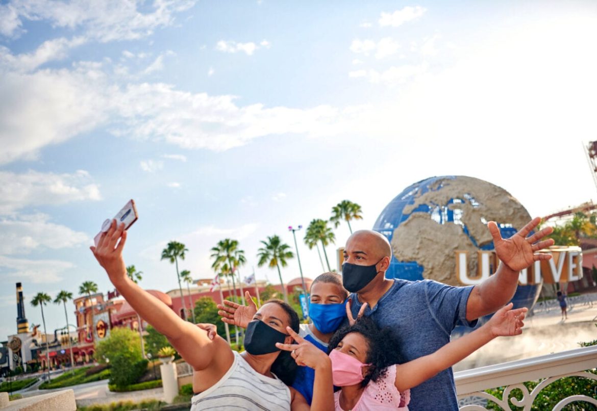 Universal Orlando dispensa máscara para vacinados