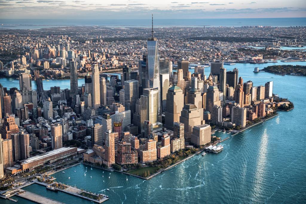 Nova York suspende quase todas as suas restrições