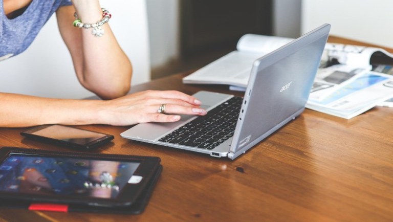 Online: cursos de inglês e espanhol gratuitos para guias de turismo e condutores