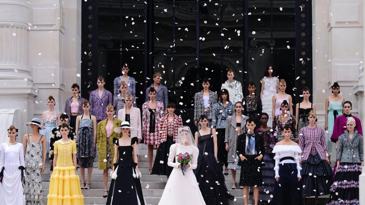 Chanel retorna às passarelas de Paris