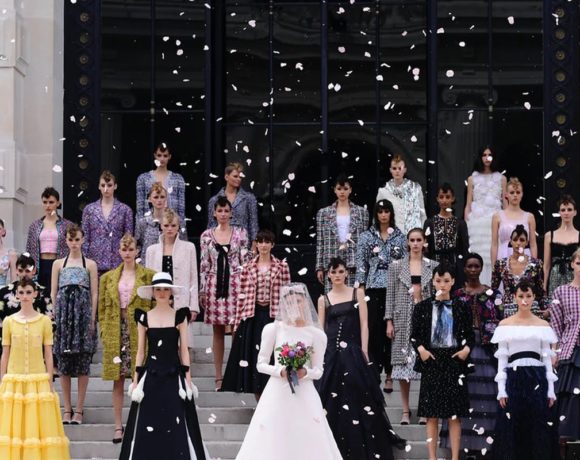 Chanel retorna às passarelas de Paris