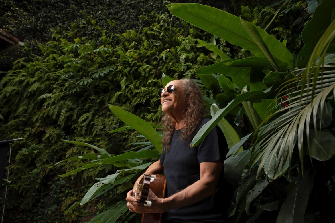 Alceu Valença faz live gratuita no YouTube do Teatro Bradesco