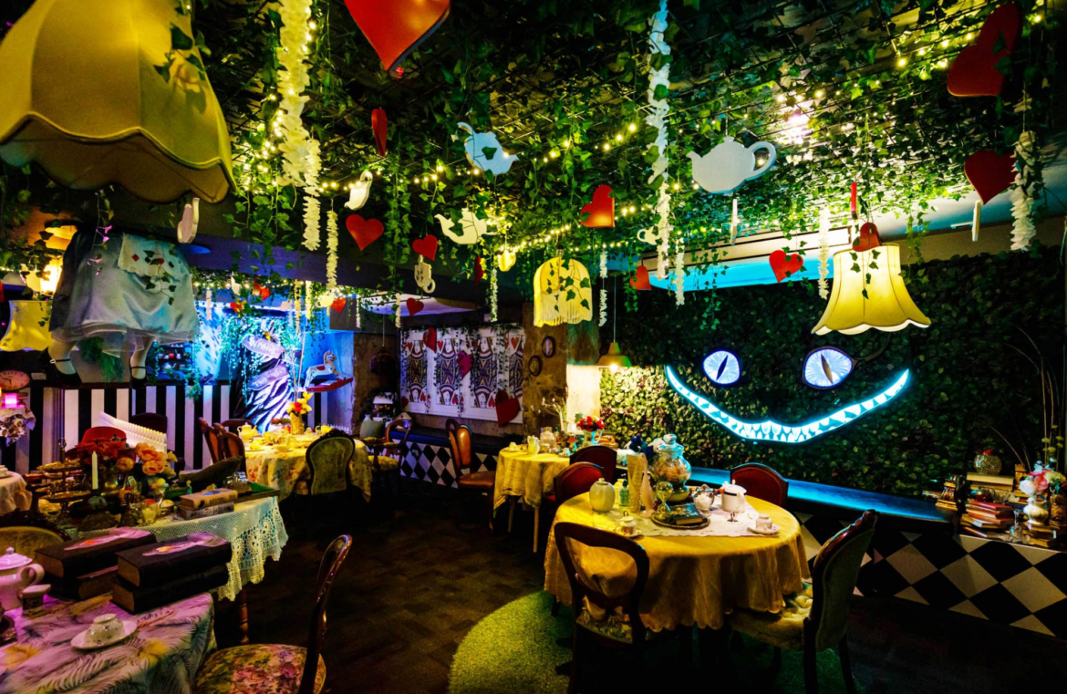 Um bar envolvente 'Alice no país das maravilhas' está chegando à cidade de Nova York