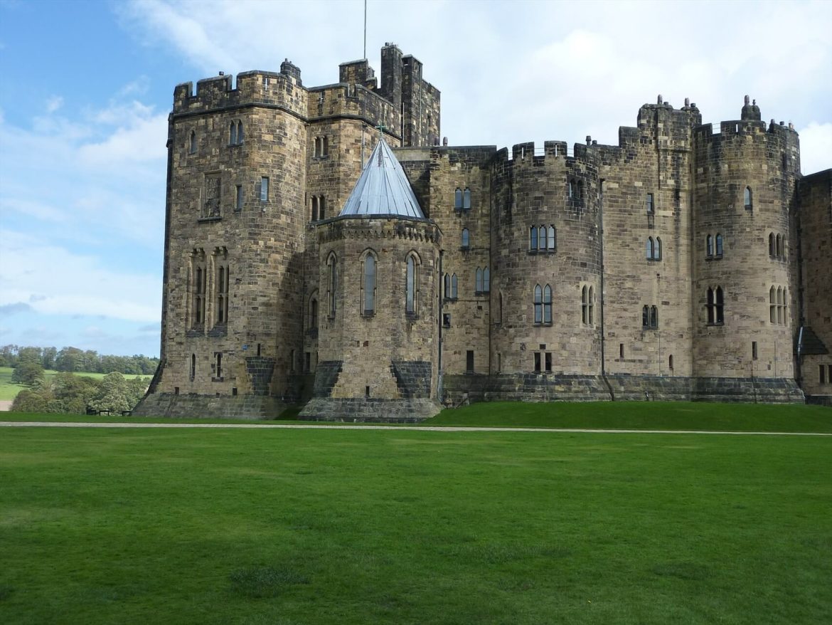 Faça um tour neste famoso castelo inglês com a duquesa que mora lá