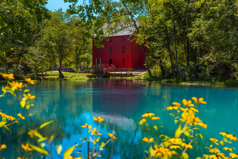 lago azul no estado do Missouri