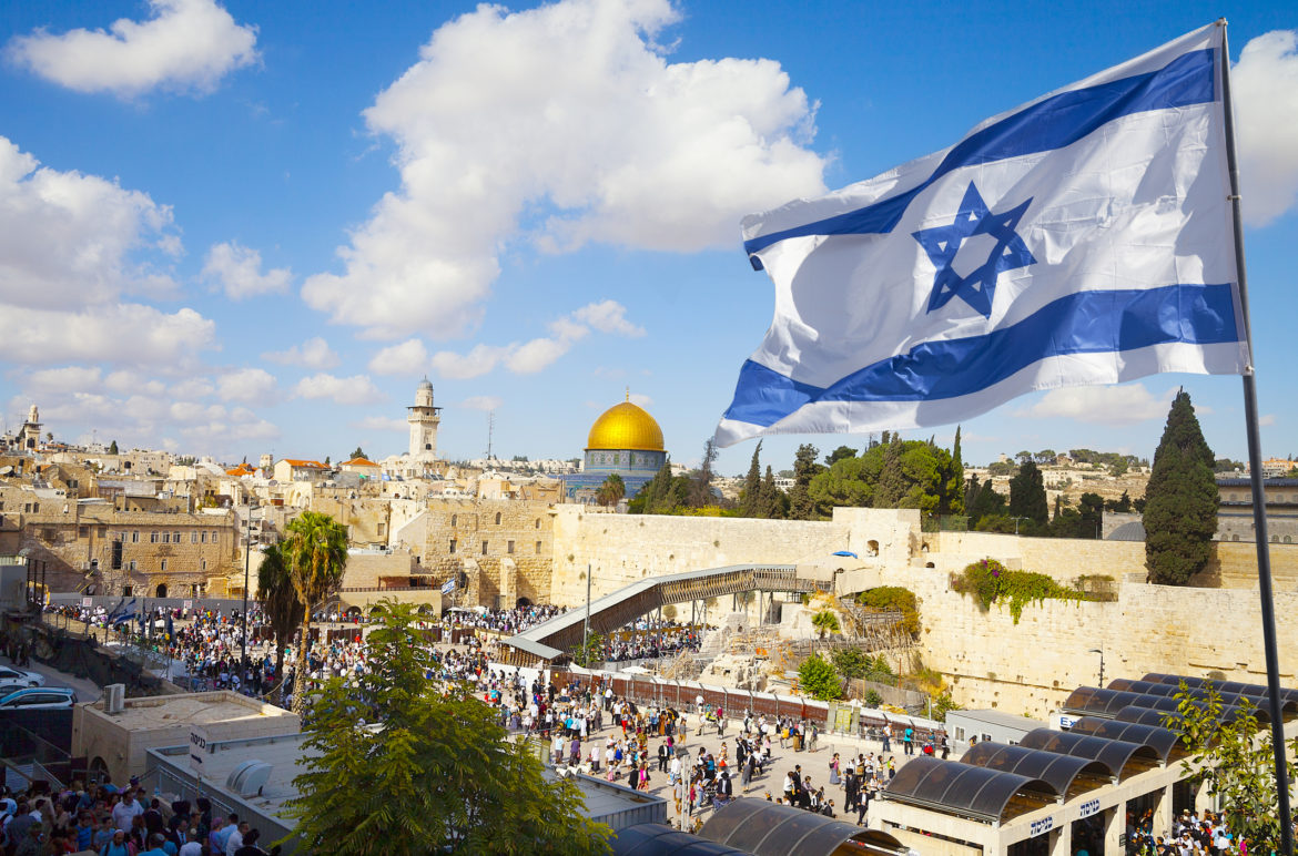 Israel receberá viajantes não vacinados novamente no próximo mês