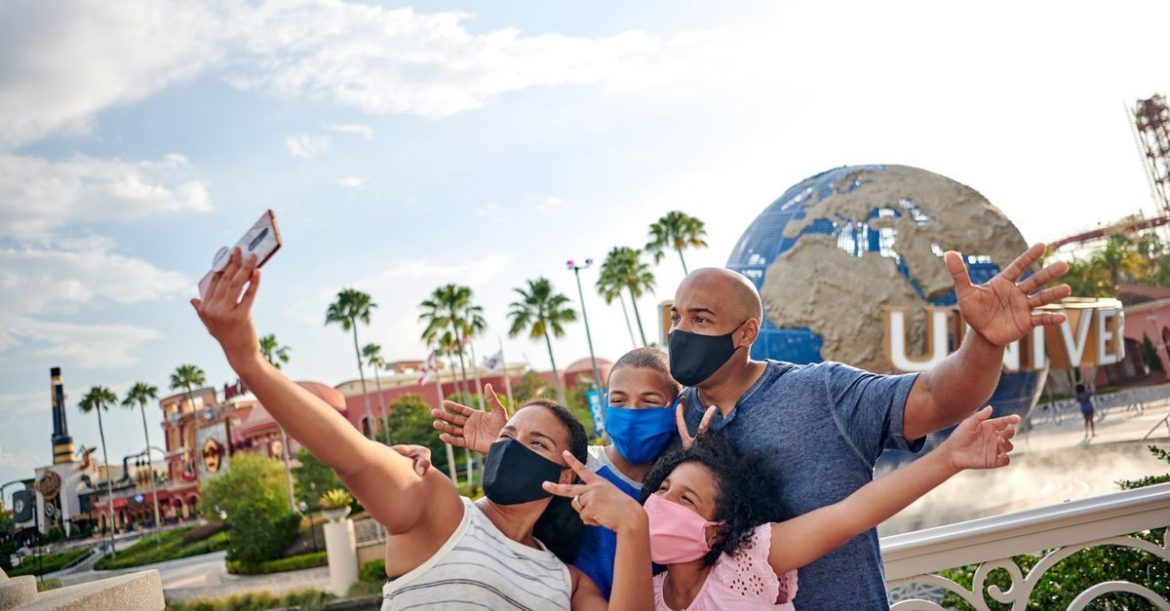 Universal Orlando tornar as máscaras opcionais, mas Disney mantém regra
