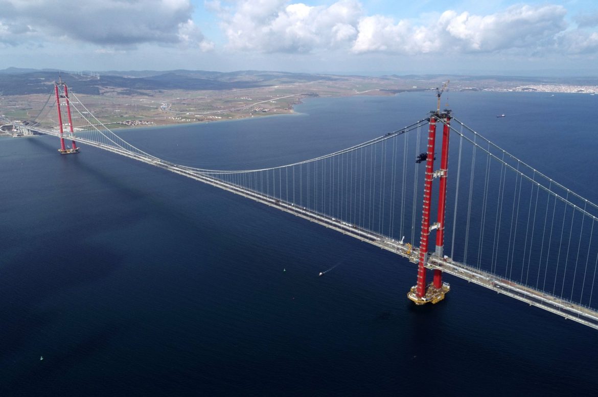 Turquia inaugura mais longa ponte suspensa do mundo que liga Europa e Ásia