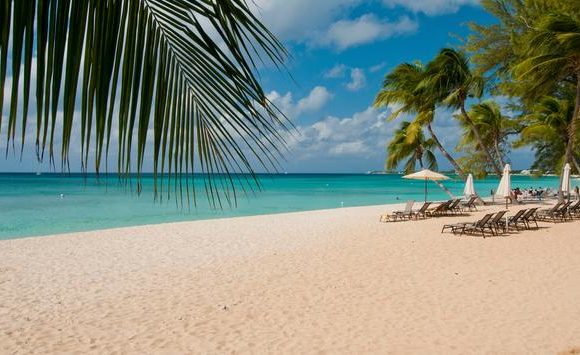 Ilhas Cayman facilita entrada para visitantes vacinados
