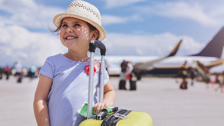 Vai viajar com criança? Saiba os cuidados que devem ser tomados na hora do embarque