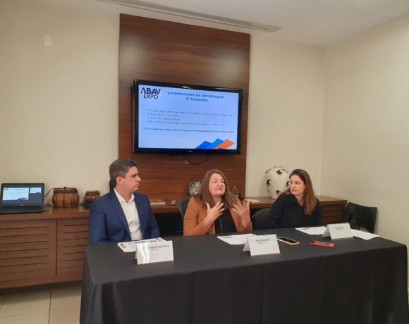 ABAV Nacional divulga resultados do seu levantamento de amostragem do segundo trimestre, novidades e números da 49ª ABAV Expo, incluindo incentivo aéreo de 15% de desconto da Azul
