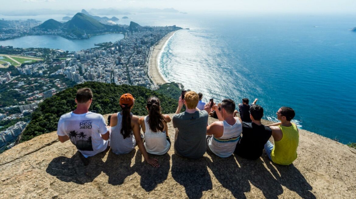 No Dia Mundial do Turismo, Embratur comemora recomposição do setor. Veja o vídeo