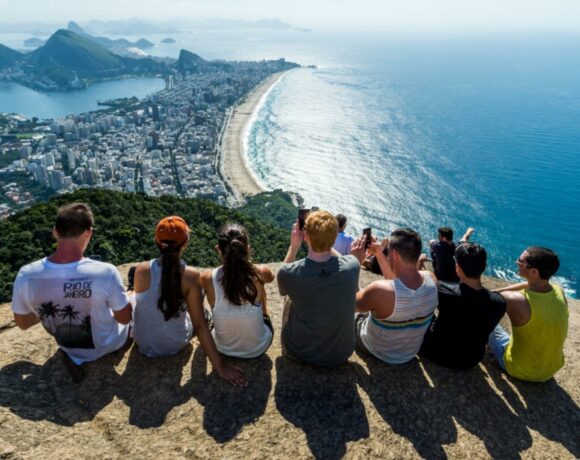 No Dia Mundial do Turismo, Embratur comemora recomposição do setor. Veja o vídeo
