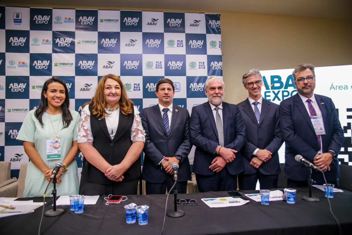 Redução do IRRF para Agências de Viagens e serviços turísticos é anunciada durante ABAV Expo