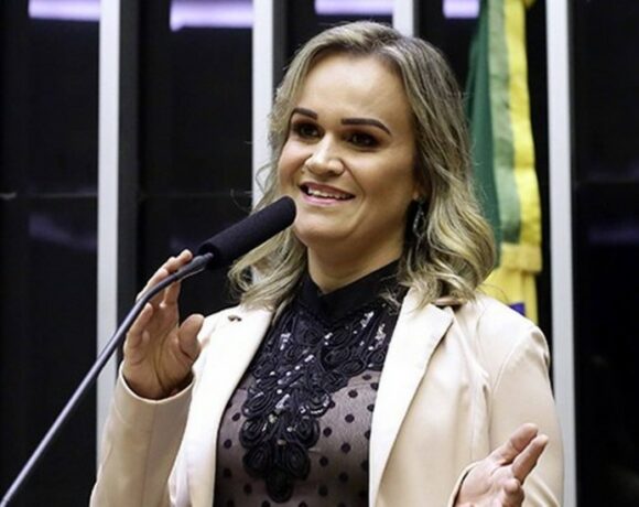 Daniela Cordeiro assume Ministério do Turismo pregando união, inclusão e reconstrução do setor
