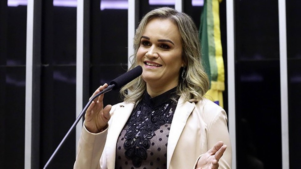 Daniela Cordeiro assume Ministério do Turismo pregando união, inclusão e reconstrução do setor