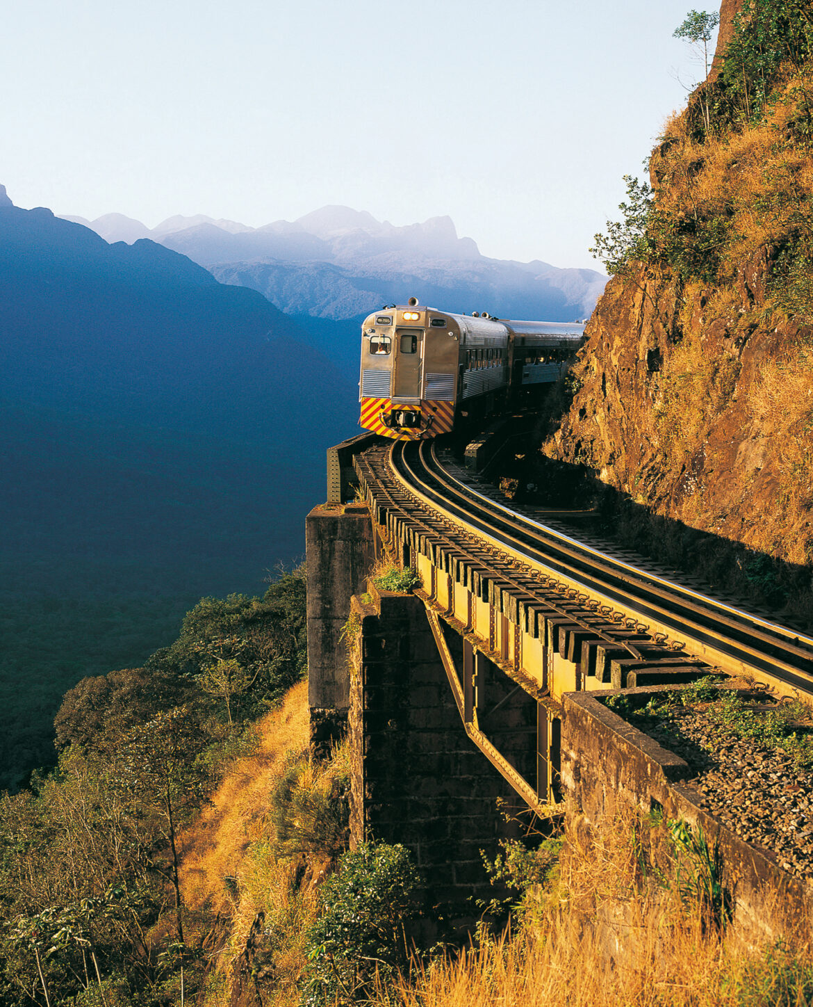 Passeio de Trem entre Curitiba e Morretes (PR), um dos mais bonitos do mundo, tem pacote especial com aéreo saindo de Guarulhos (SP)